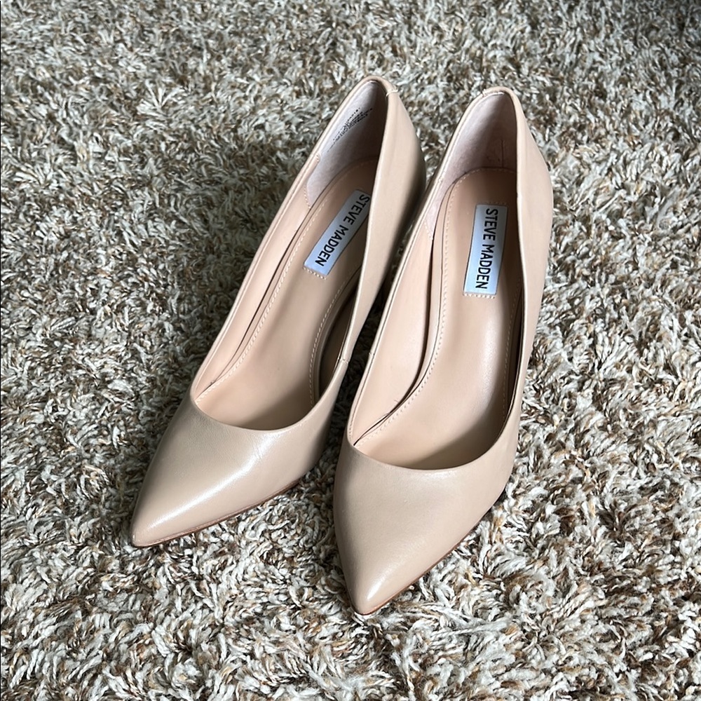 Steve Madden Tan Heels Classic Pointed-Toe